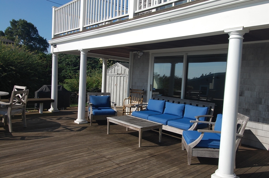 6 Bayview Ave