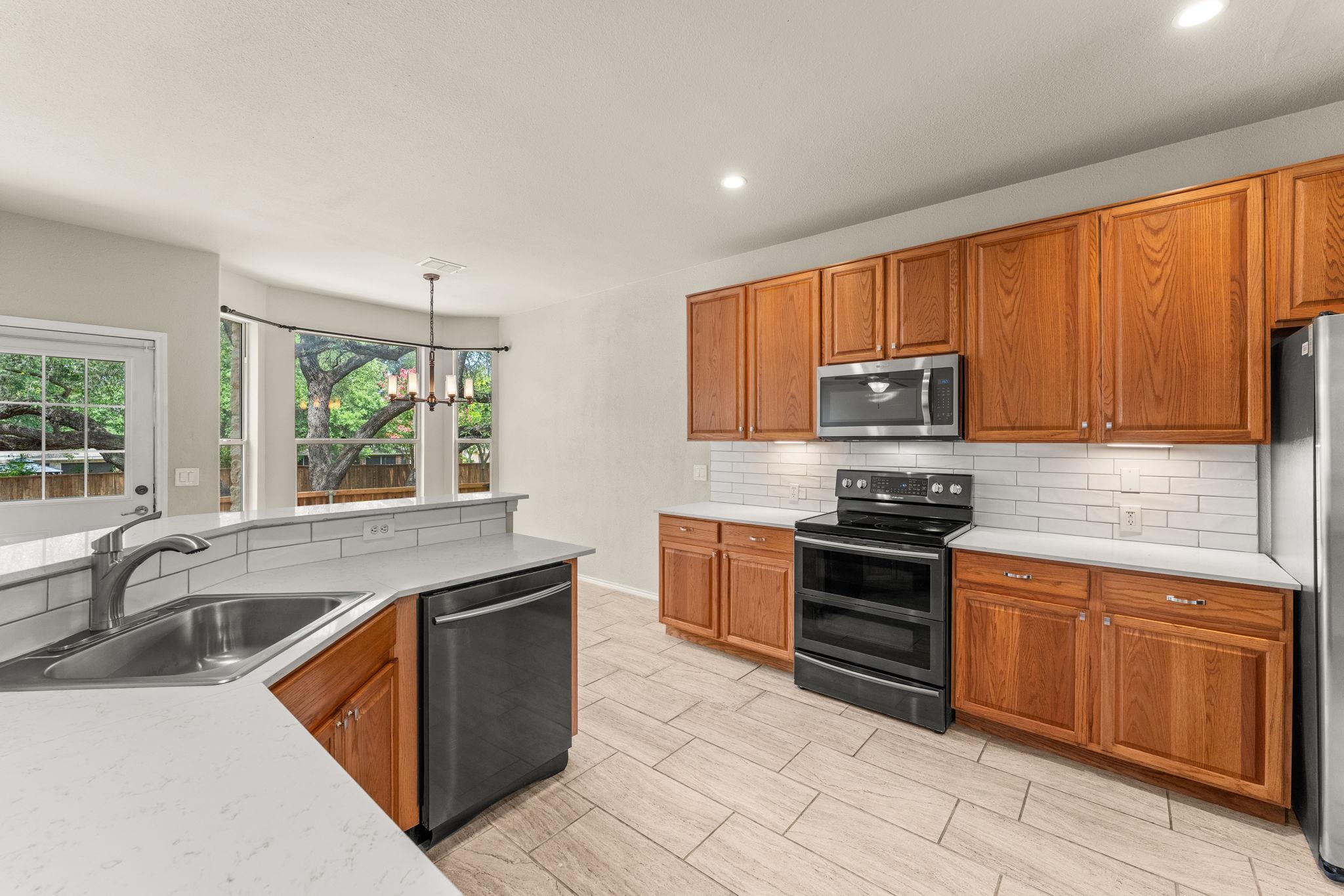 10916 Colonel Winn LOOP