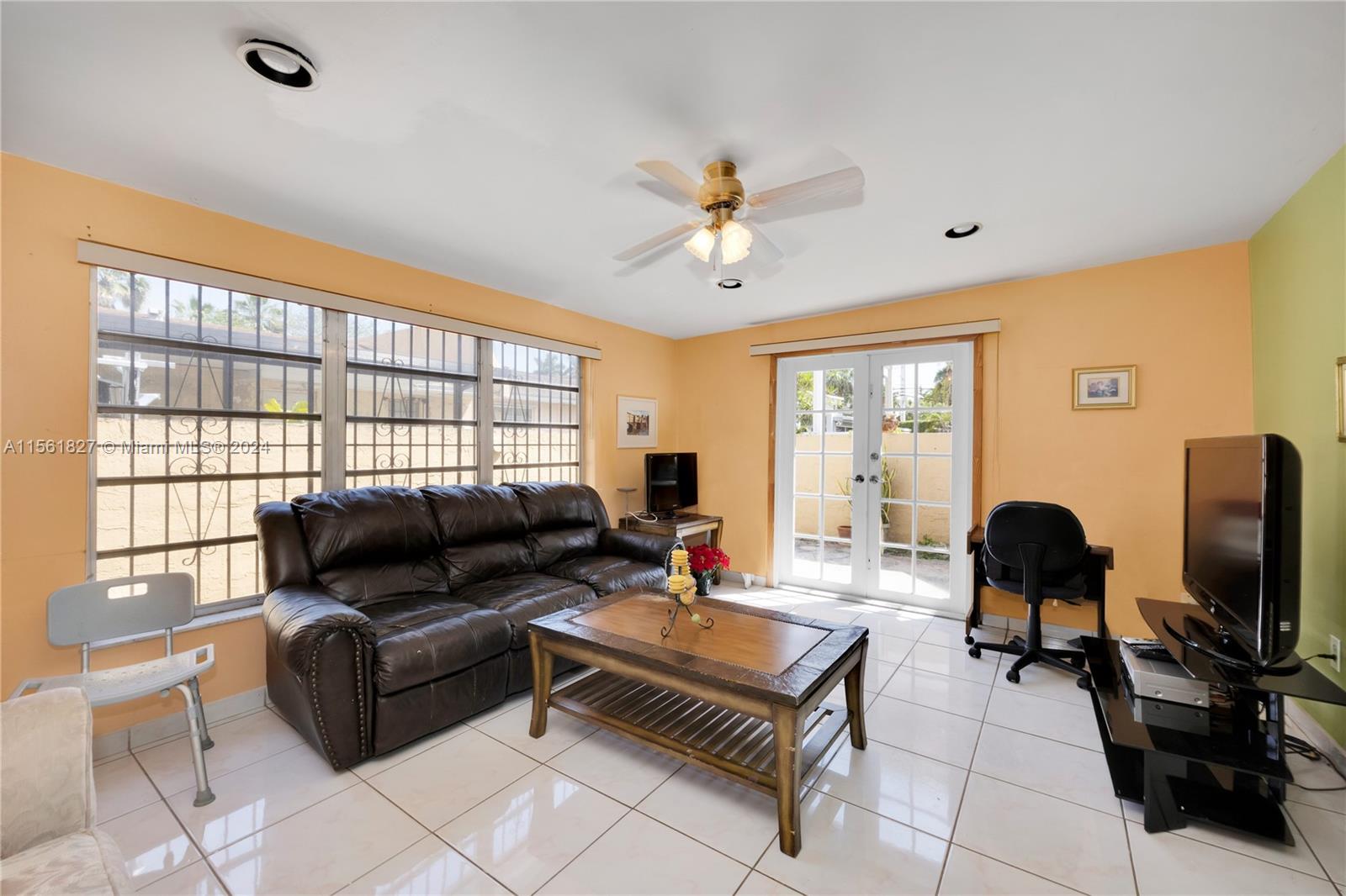 4309 SW 69th Ave