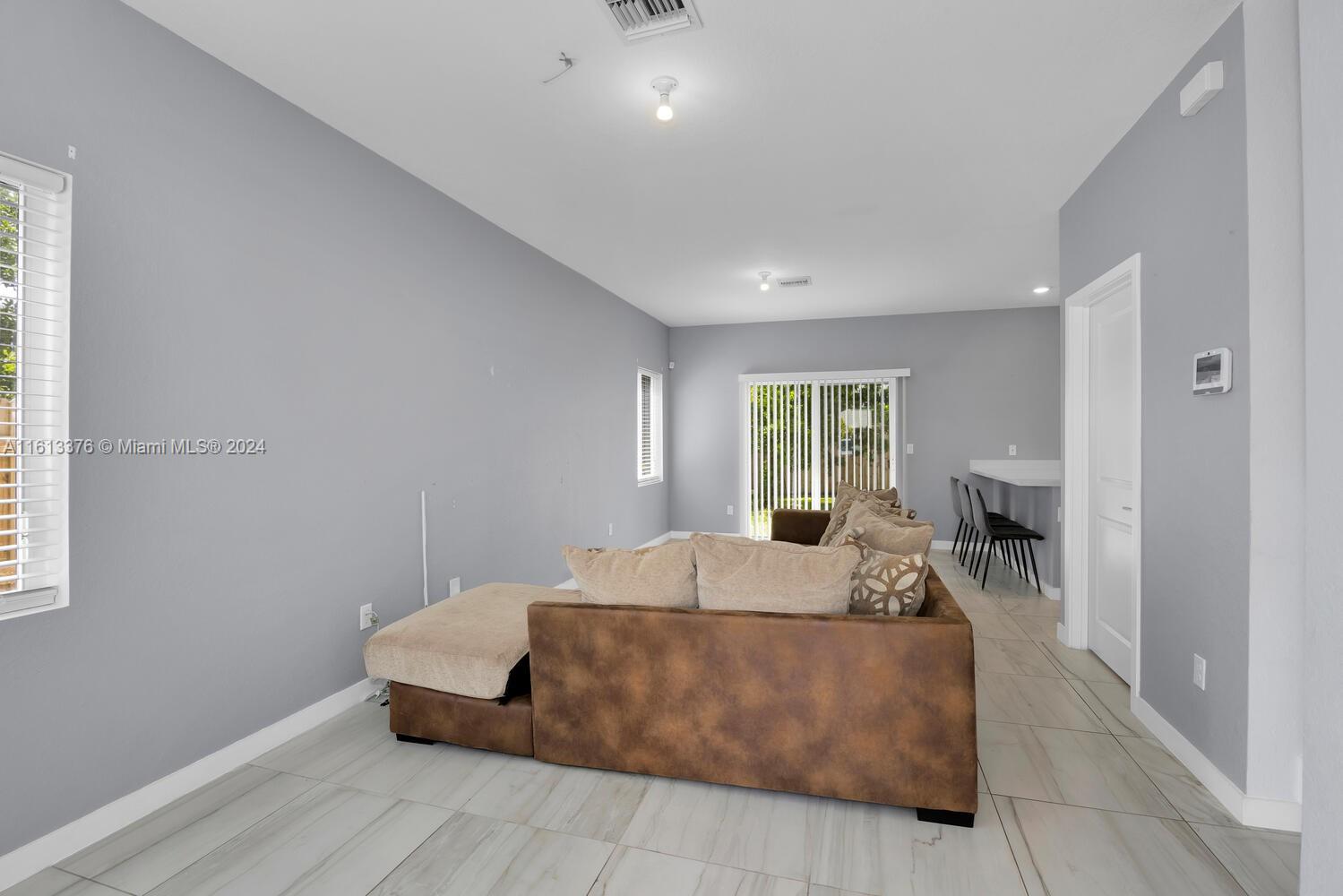 896 SE 16th Ct