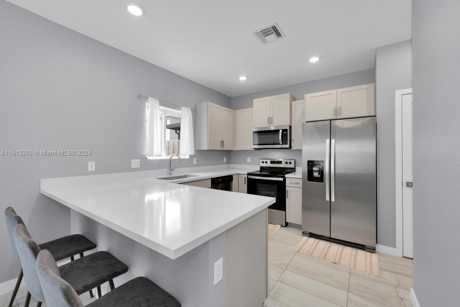896 SE 16th Ct