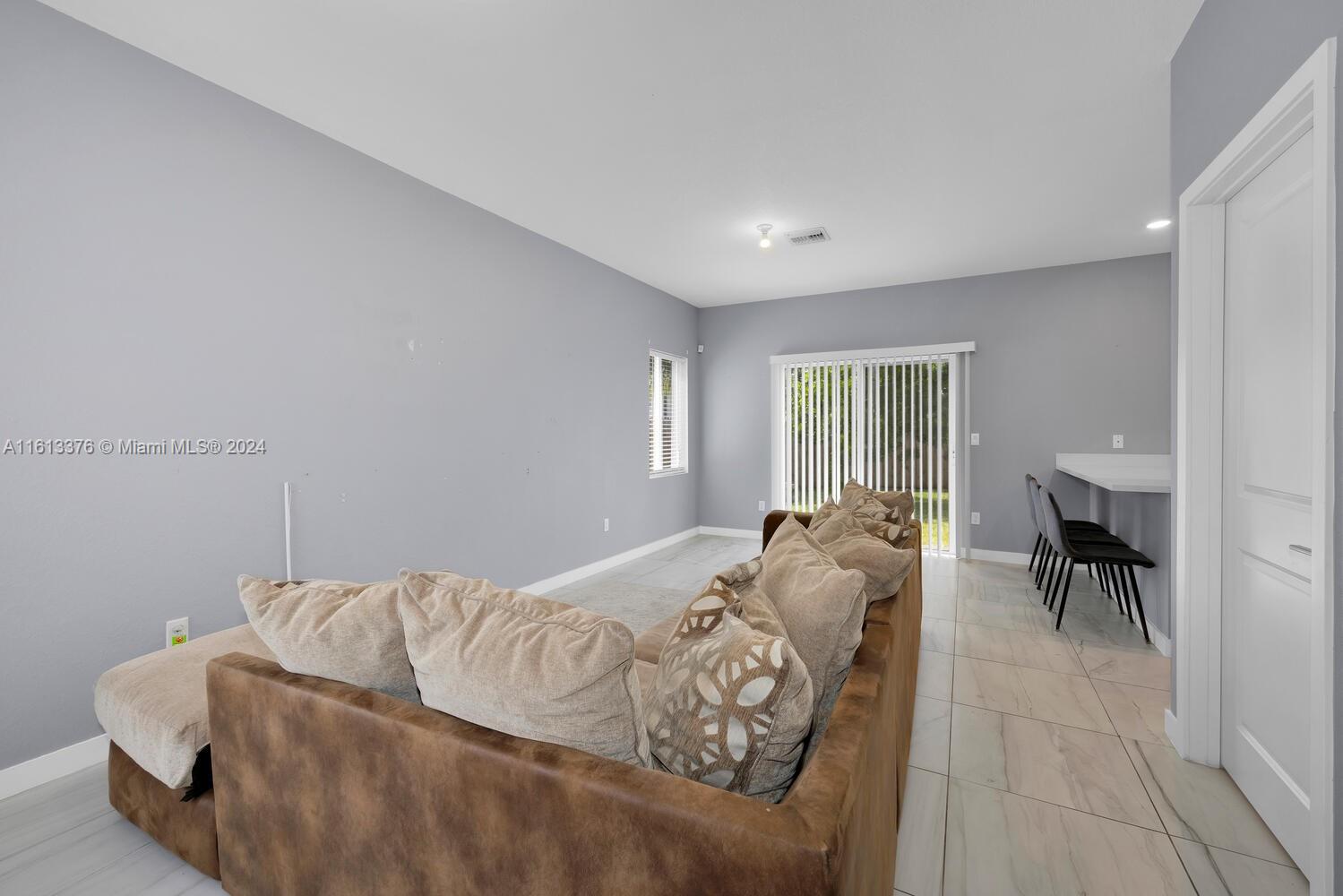 896 SE 16th Ct