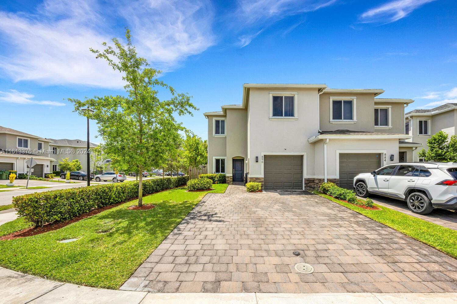 896 SE 16th Ct
