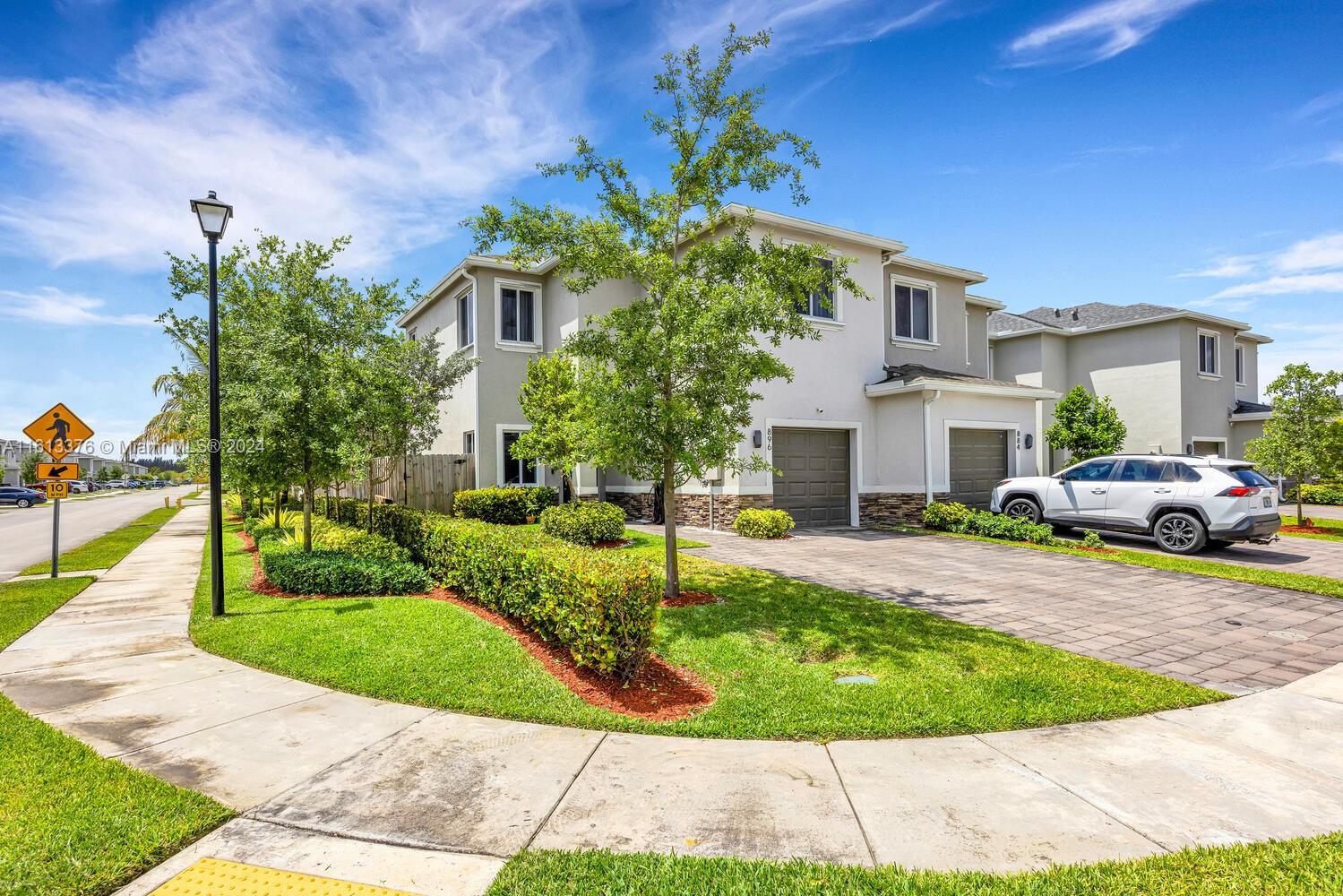 896 SE 16th Ct