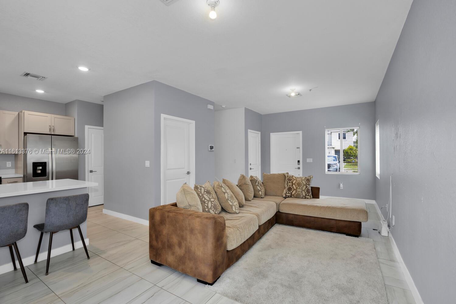 896 SE 16th Ct