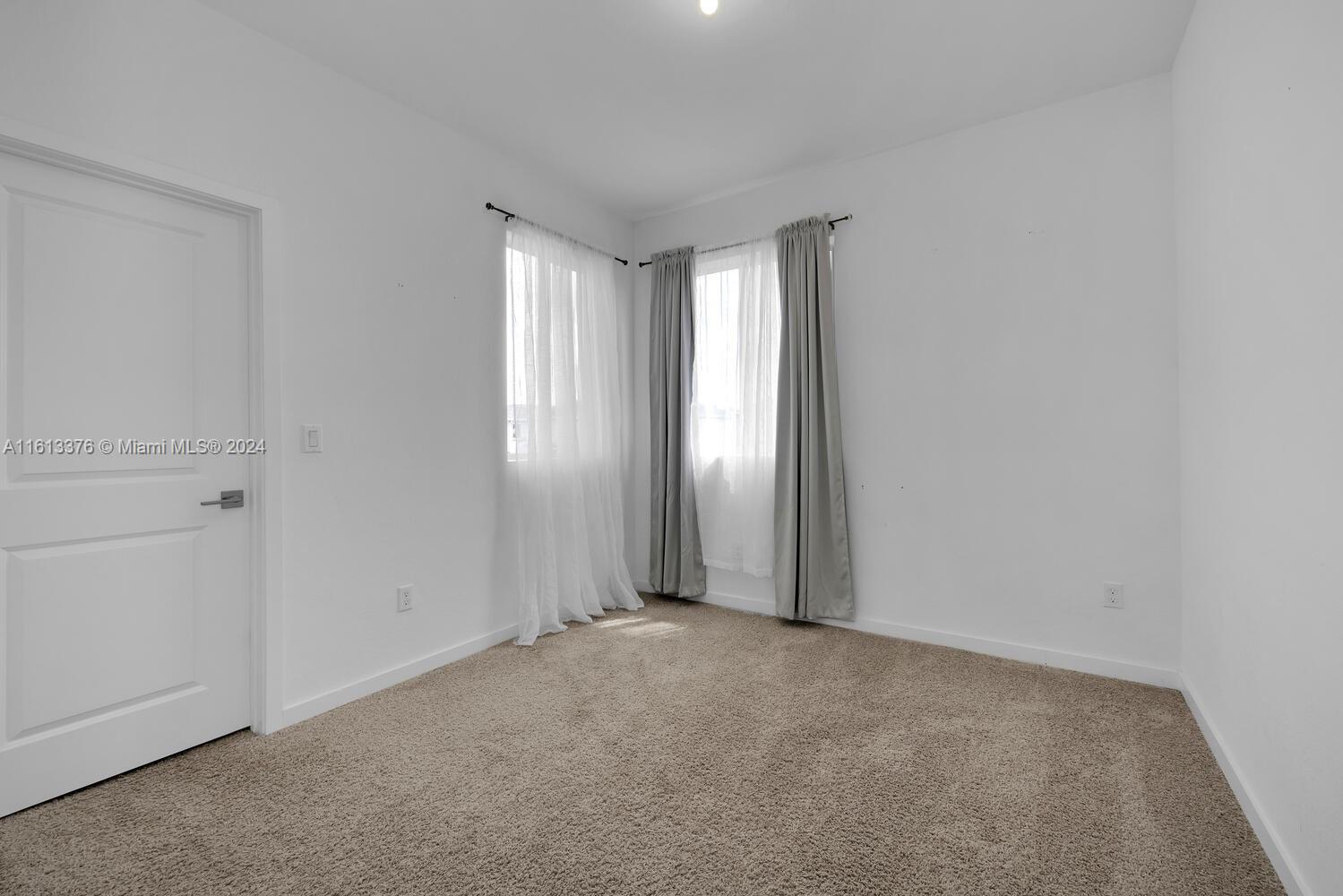 896 SE 16th Ct