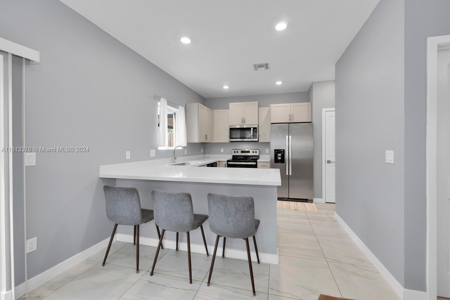 896 SE 16th Ct