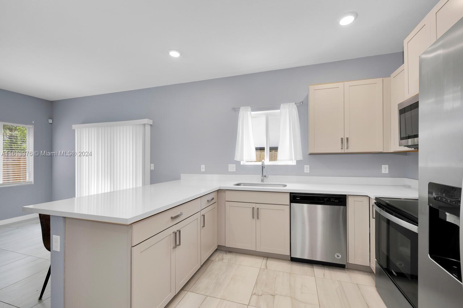 896 SE 16th Ct