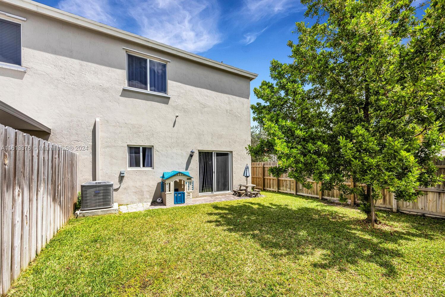 896 SE 16th Ct