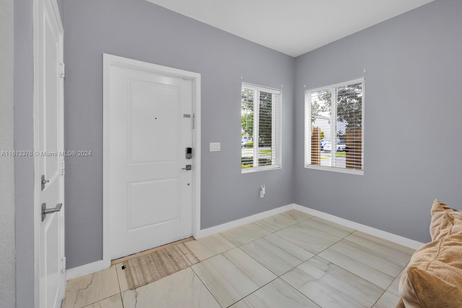 896 SE 16th Ct