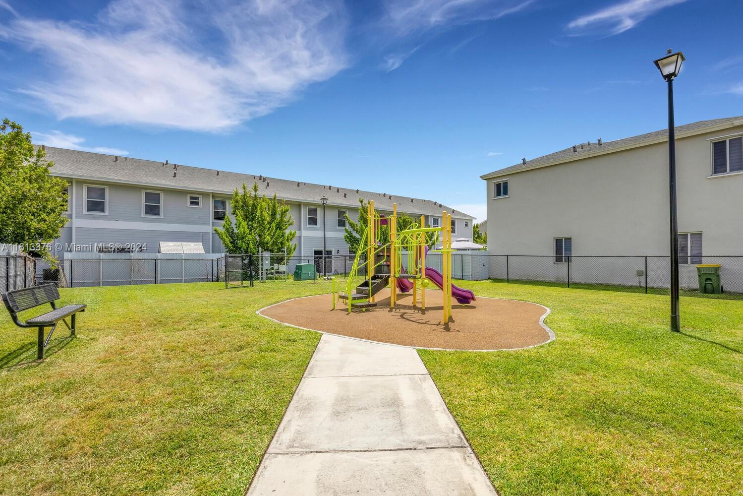 896 SE 16th Ct