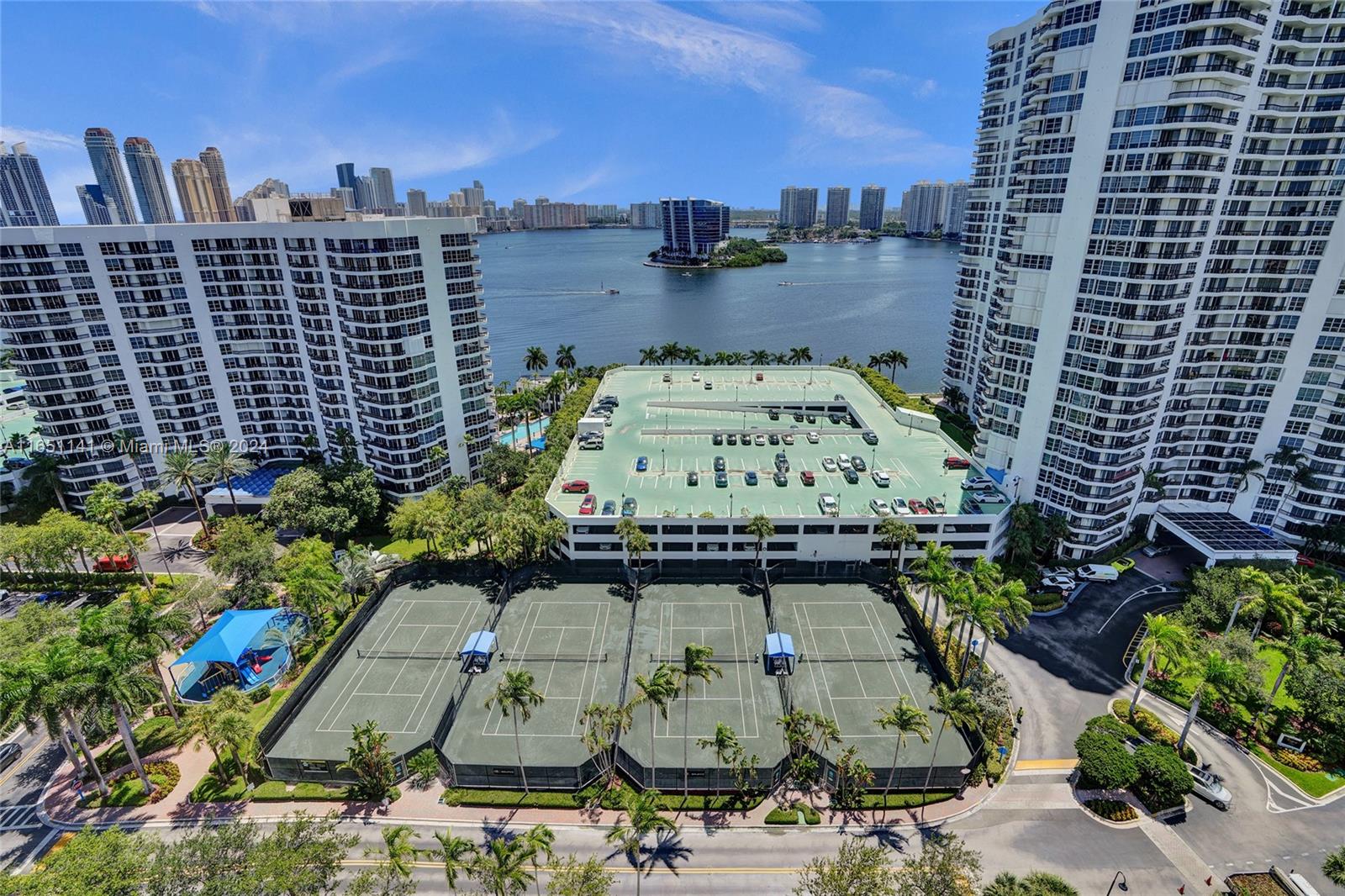 3500 Mystic Pointe Dr # 2101
