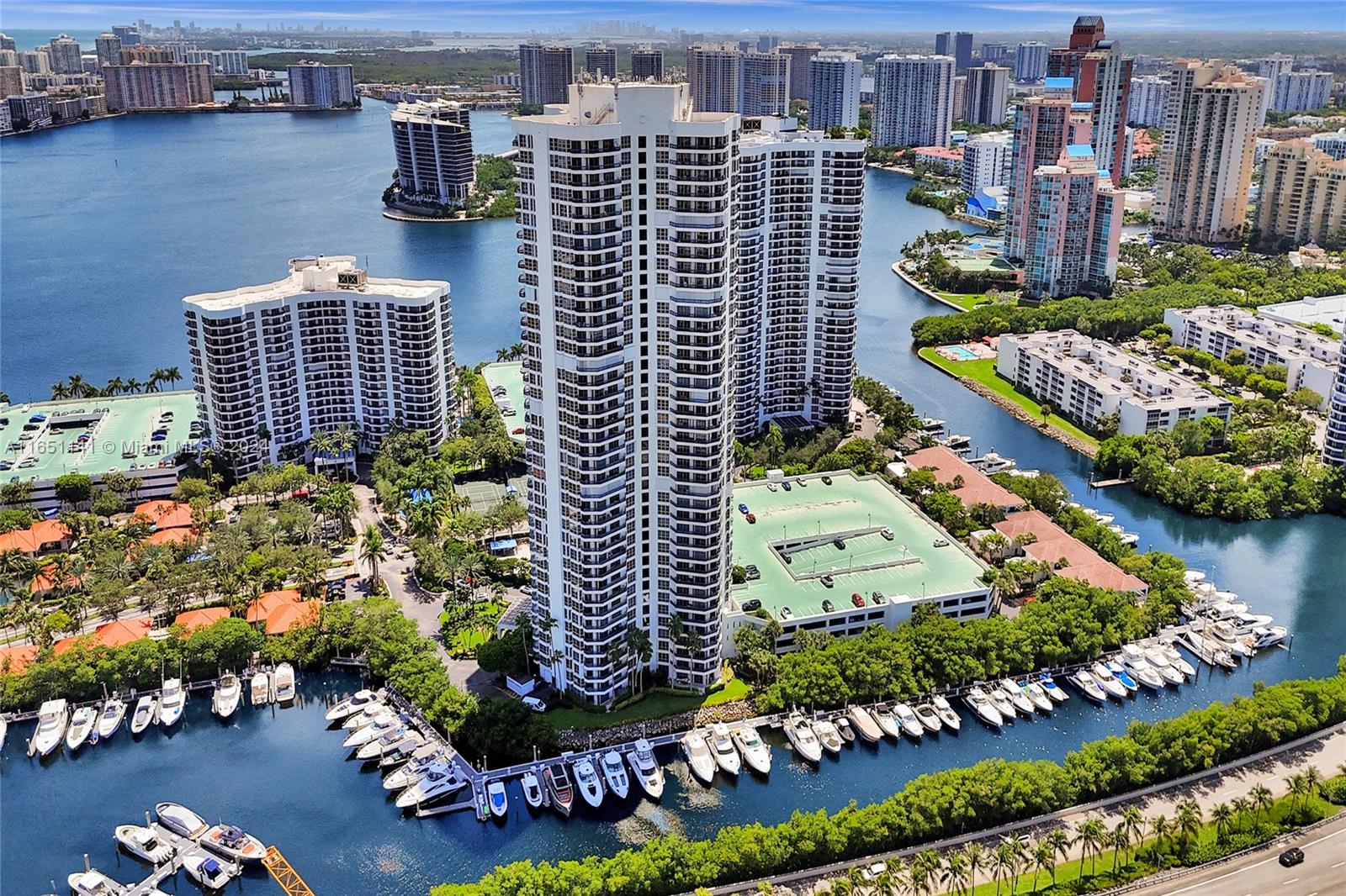 3500 Mystic Pointe Dr # 2101