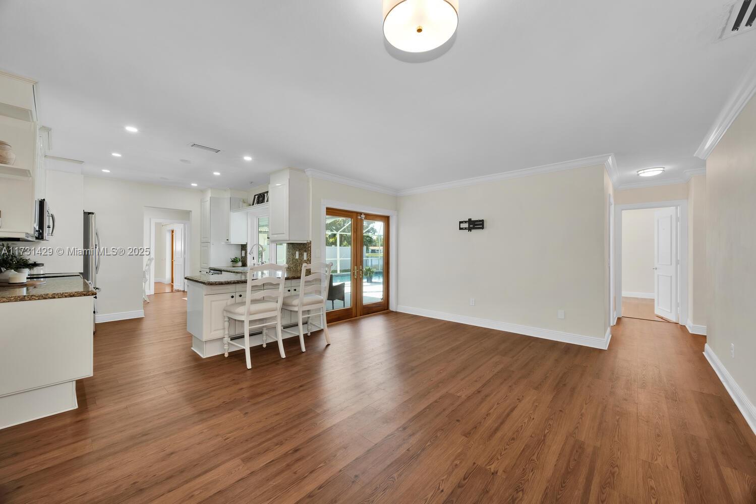 7280 S Miami Lakeway S