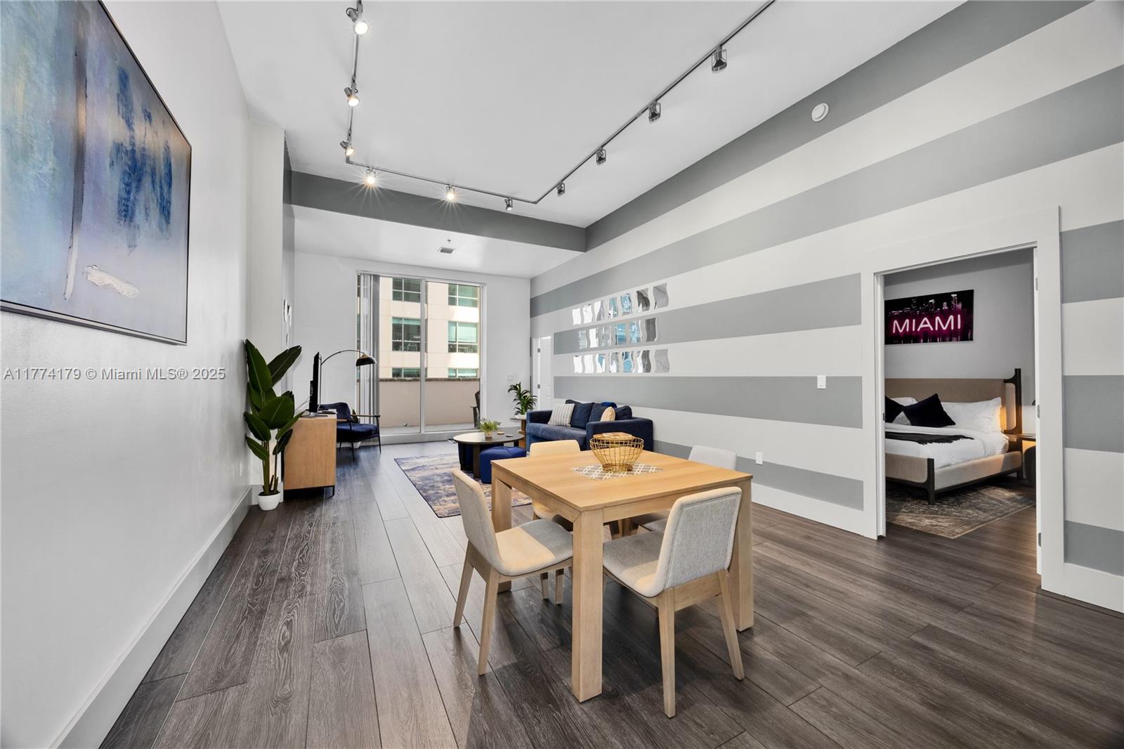 1200 Brickell Bay Dr # 1406