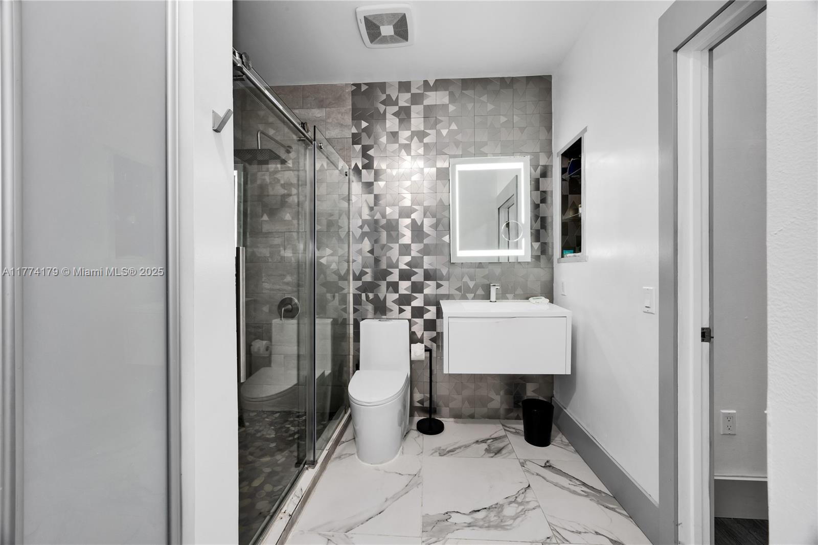 1200 Brickell Bay Dr # 1406