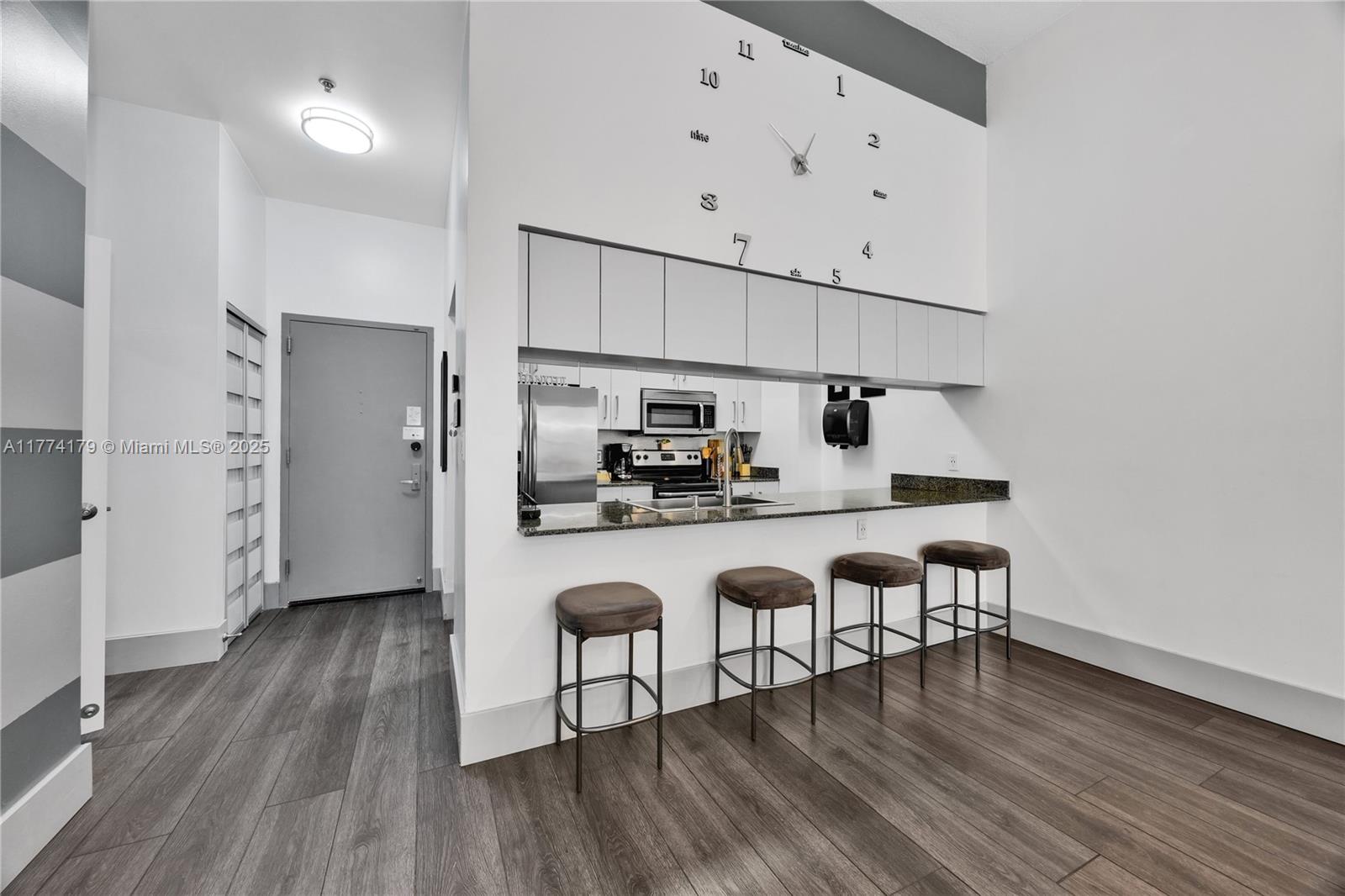 1200 Brickell Bay Dr # 1406