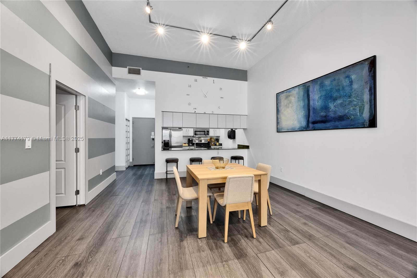 1200 Brickell Bay Dr # 1406