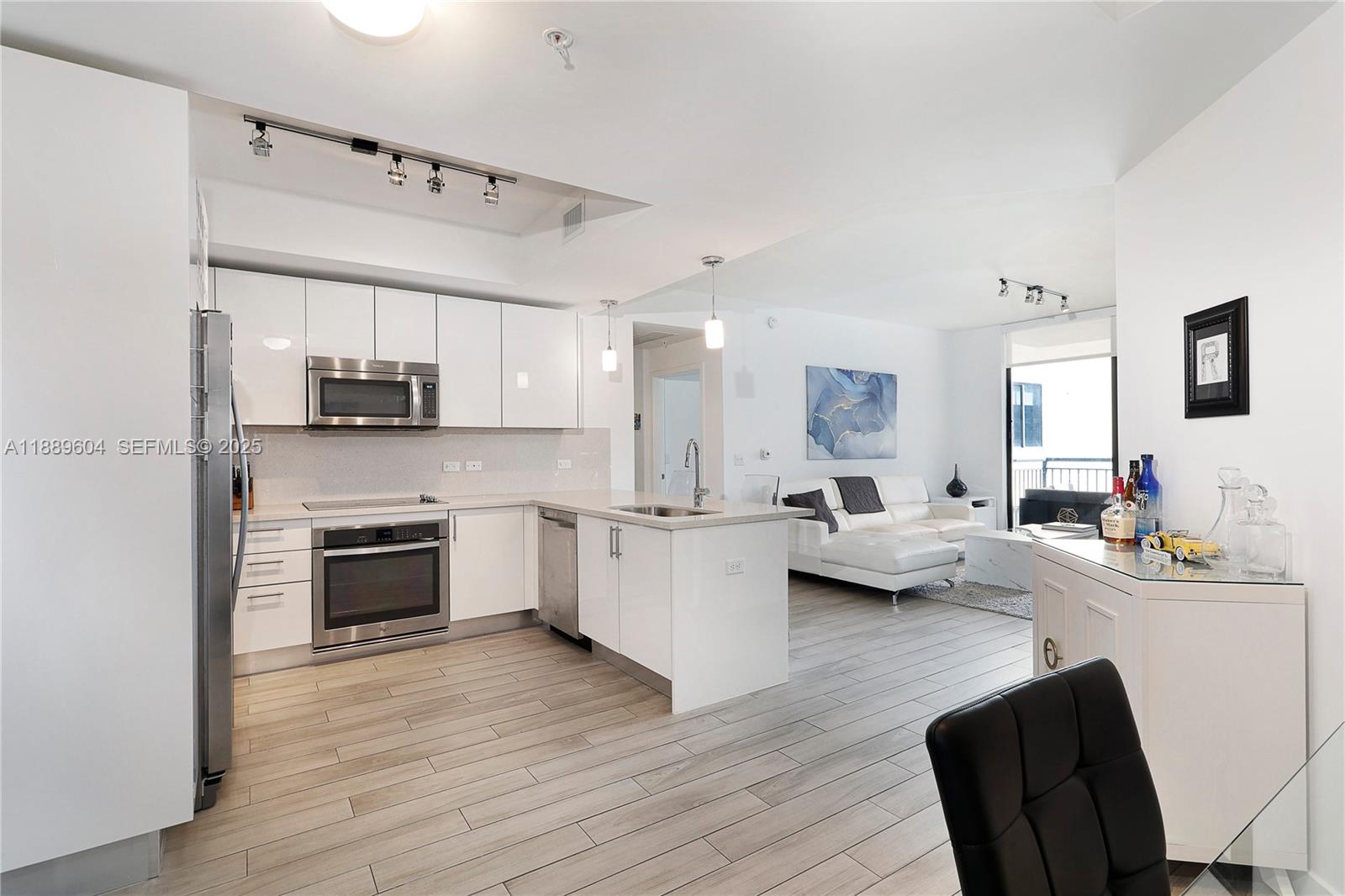 999 SW 1st Ave # 2011