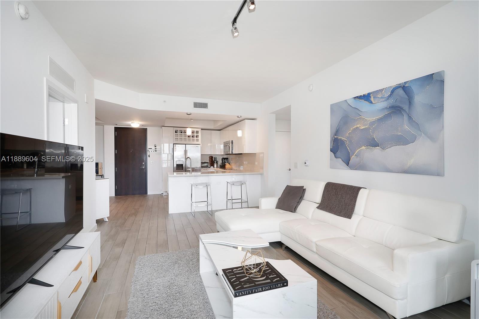 999 SW 1st Ave # 2011