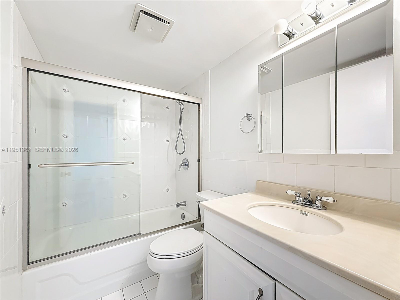 2412 NE 11th St # 160