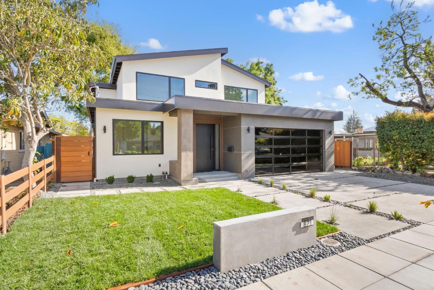 871 Lori AVE