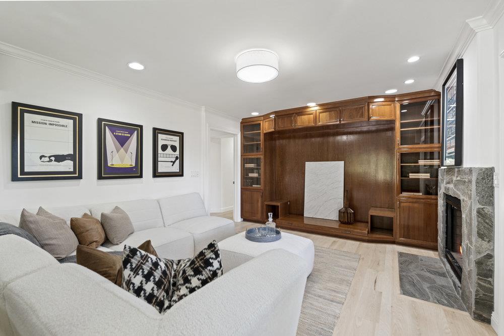 1405 Montclaire Place