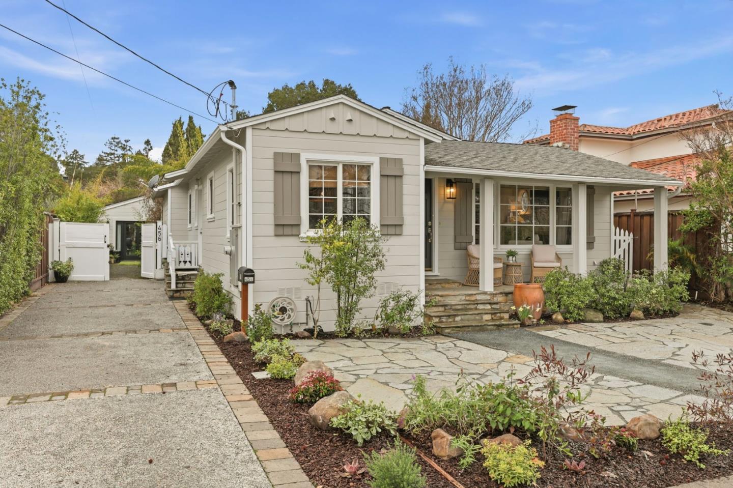 456 King Street