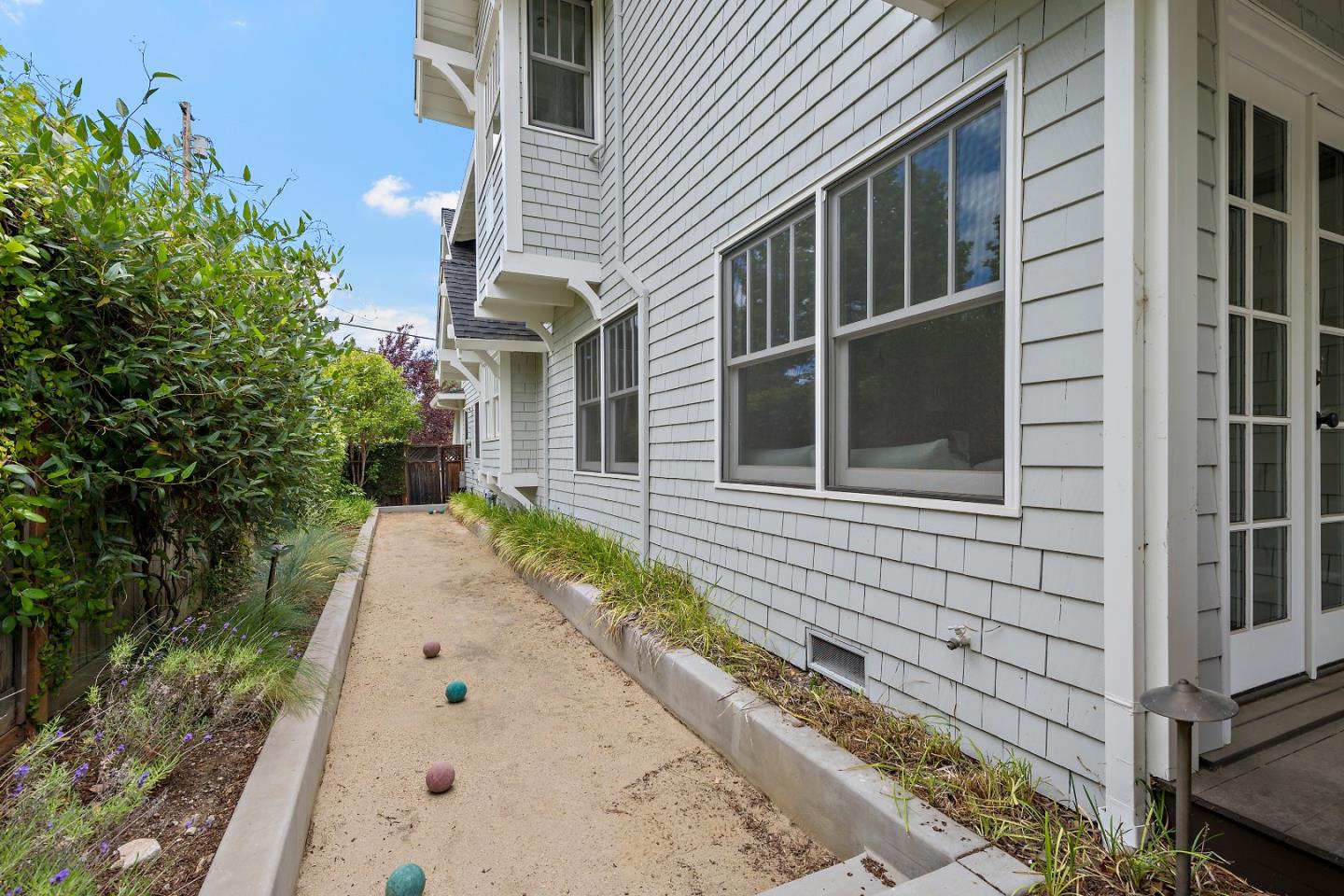 1203 N Lemon AVE