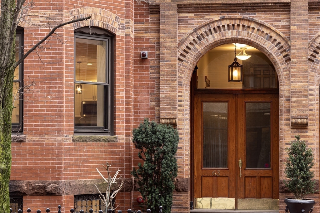 63 Saint Botolph St # 1