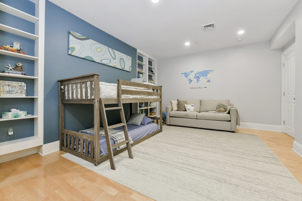 63 Saint Botolph St # 1