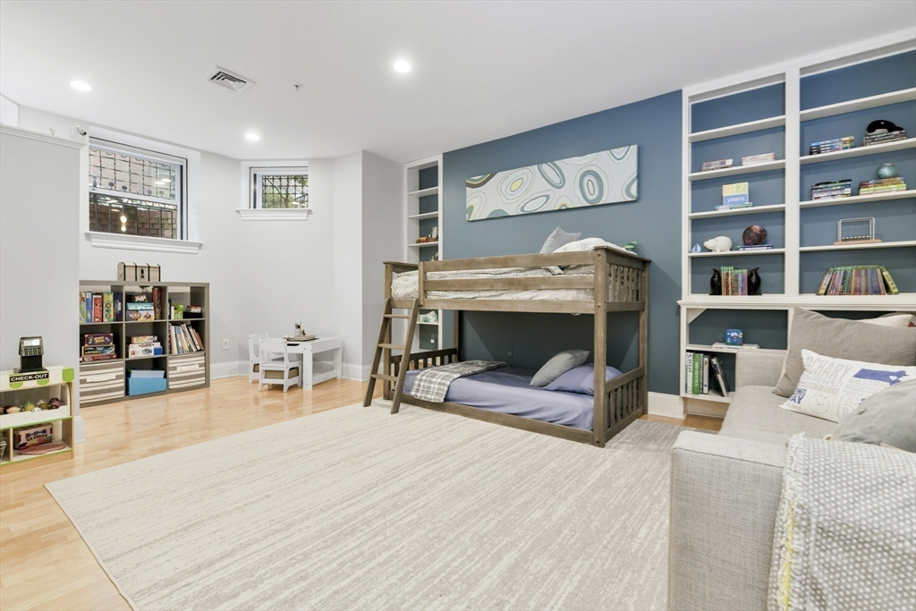 63 Saint Botolph St # 1