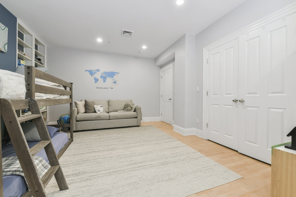 63 Saint Botolph St # 1