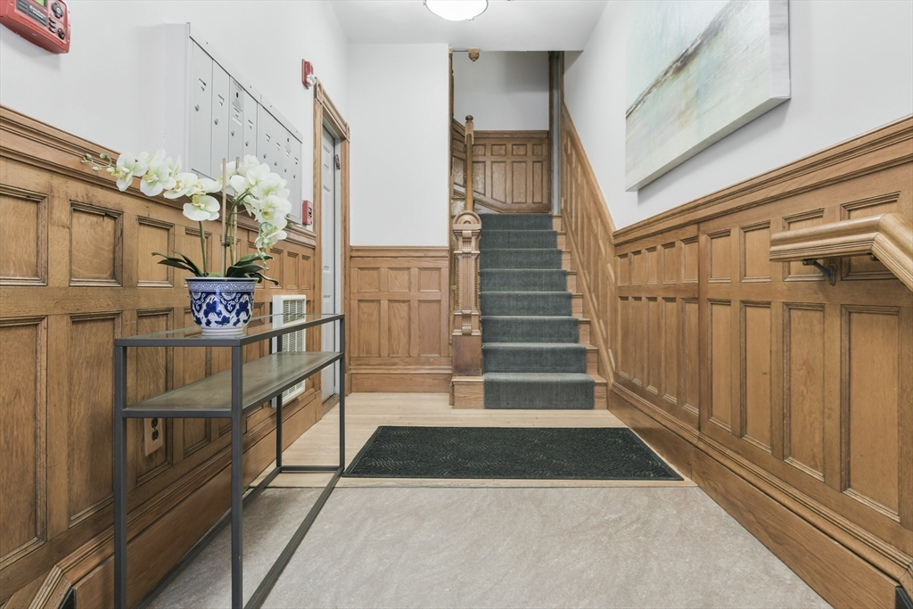 63 Saint Botolph St # 1