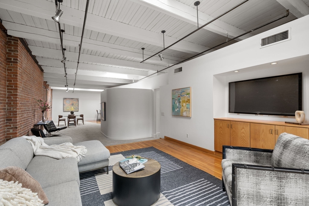 33 Sleeper St # 605
