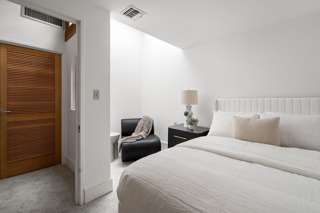 33 Sleeper St # 605