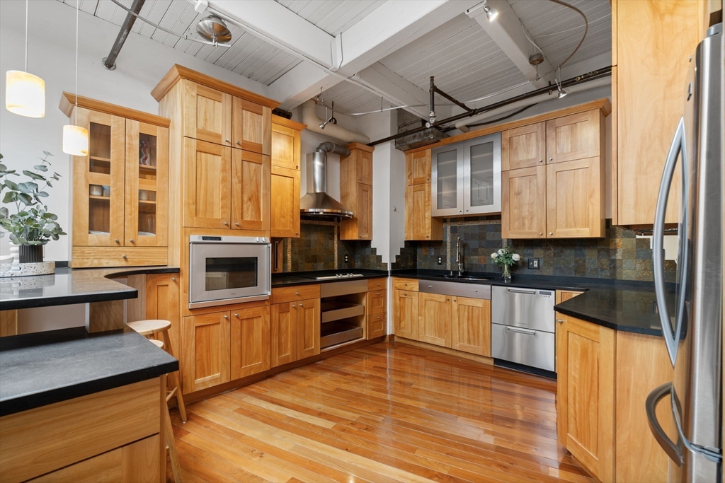 33 Sleeper St # 605