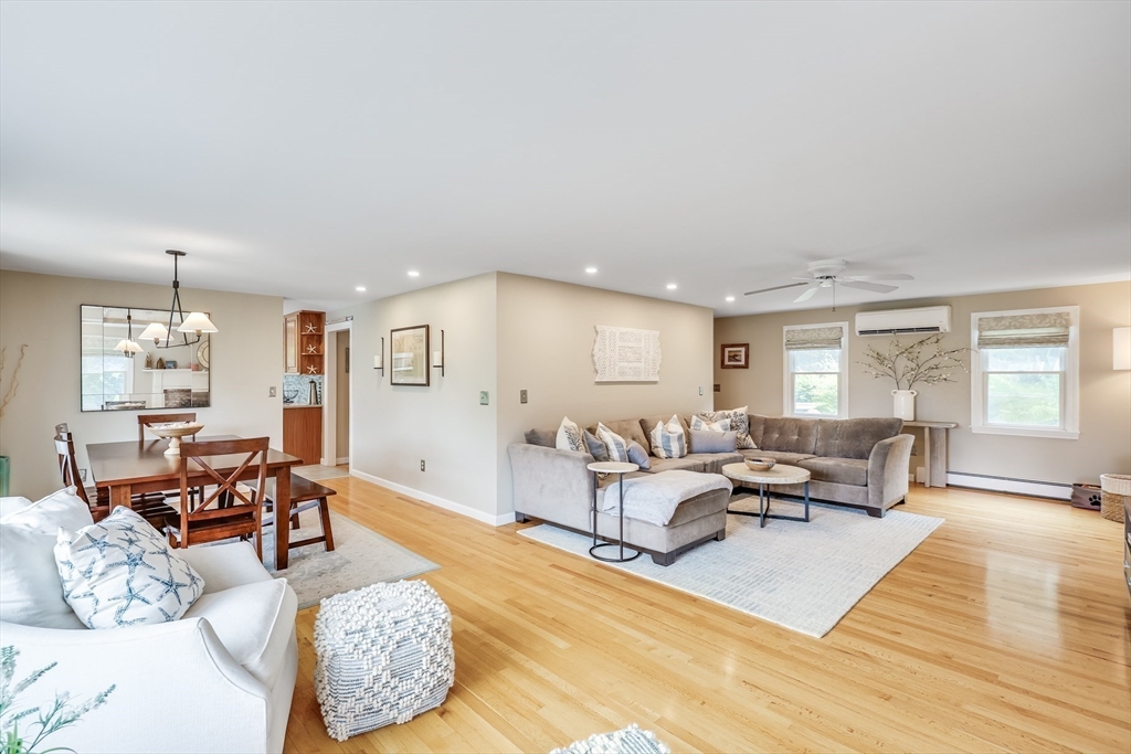64 Grouse St