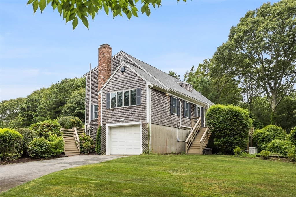 64 Grouse St