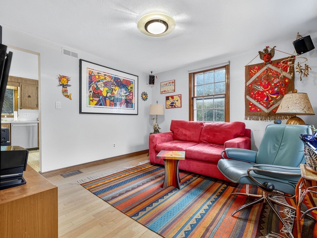 27 Maplewood Ave