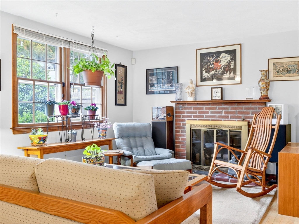 27 Maplewood Ave