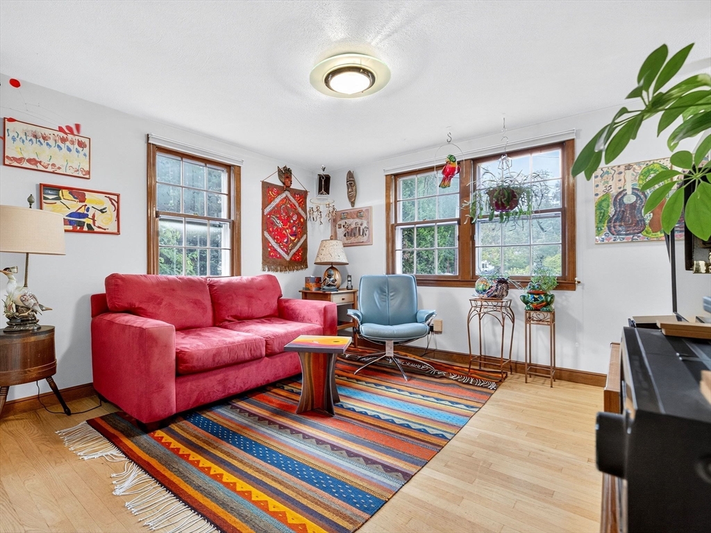 27 Maplewood Ave
