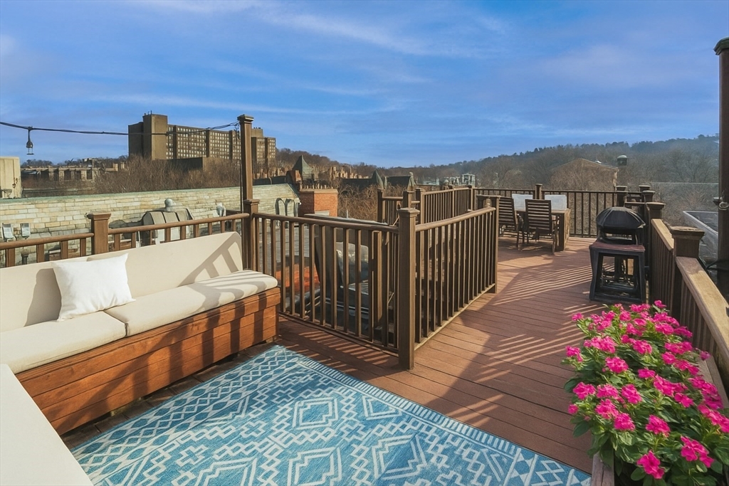 1778 Beacon St # 302