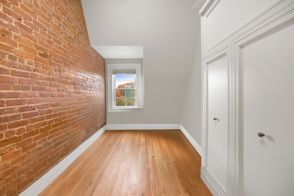 1778 Beacon St # 302