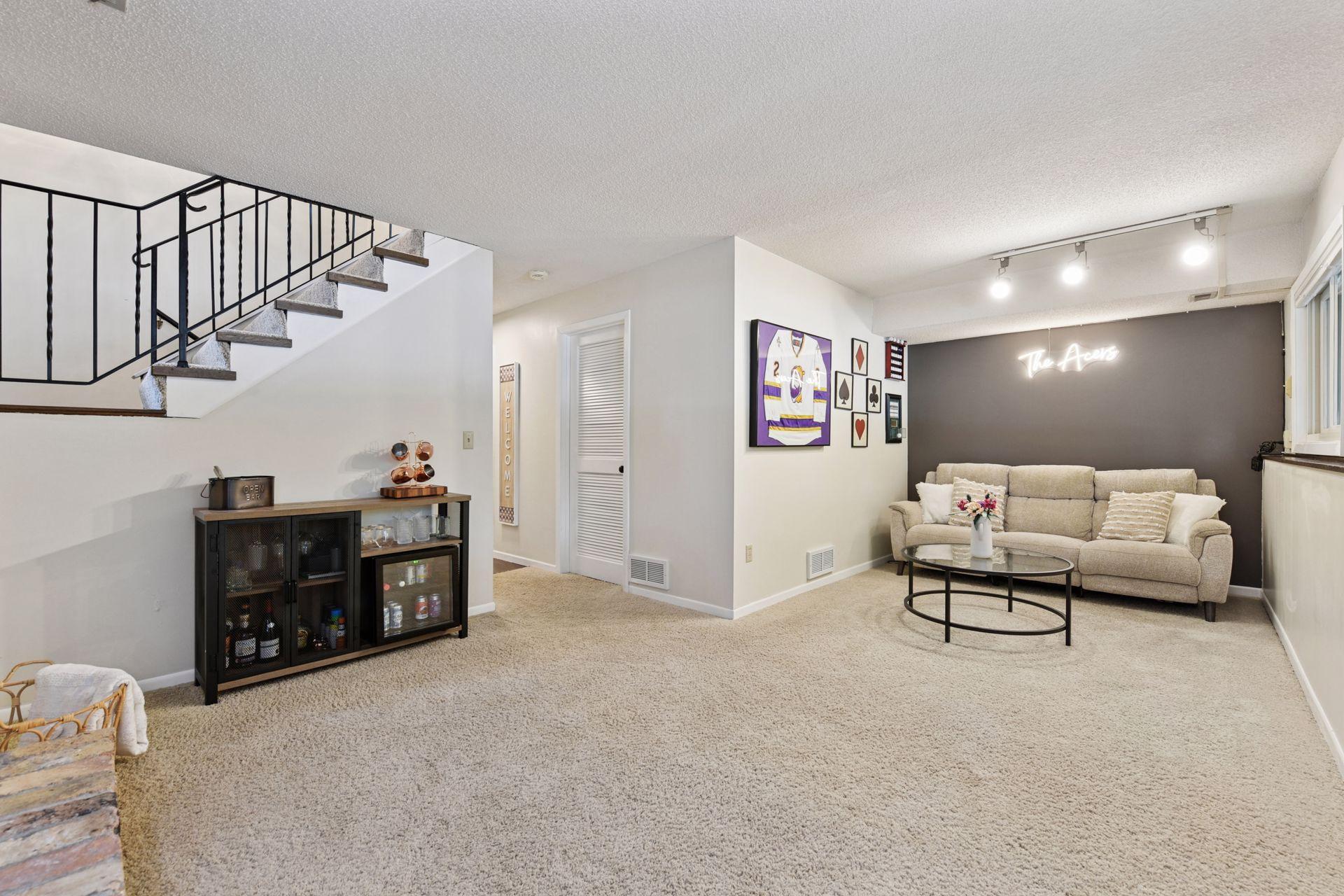 1042 Pontiac Lane