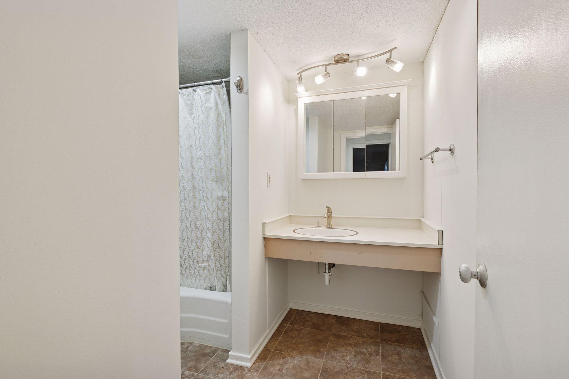 6305 Colony Way Unit: 1A