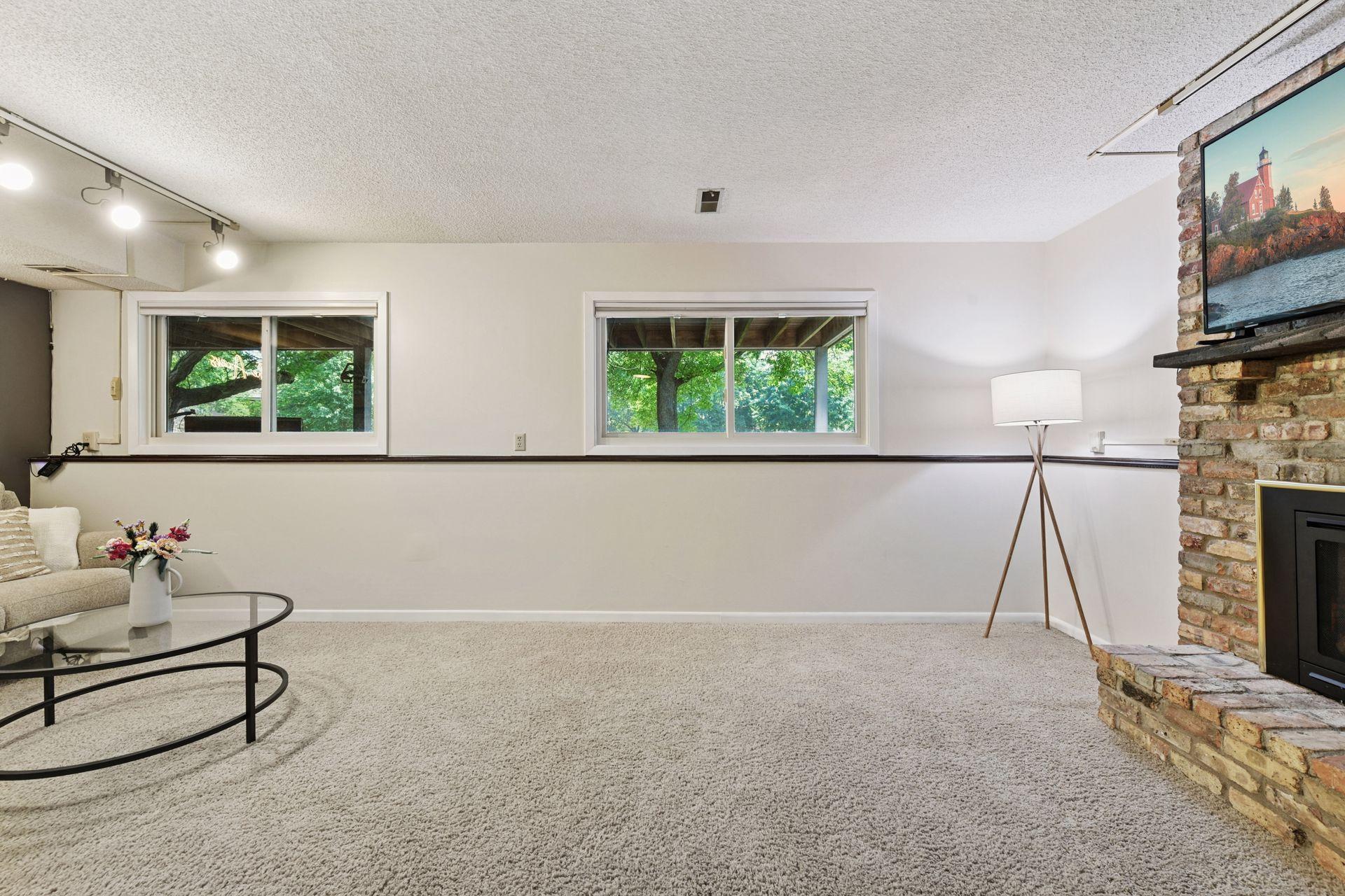 1042 Pontiac Lane