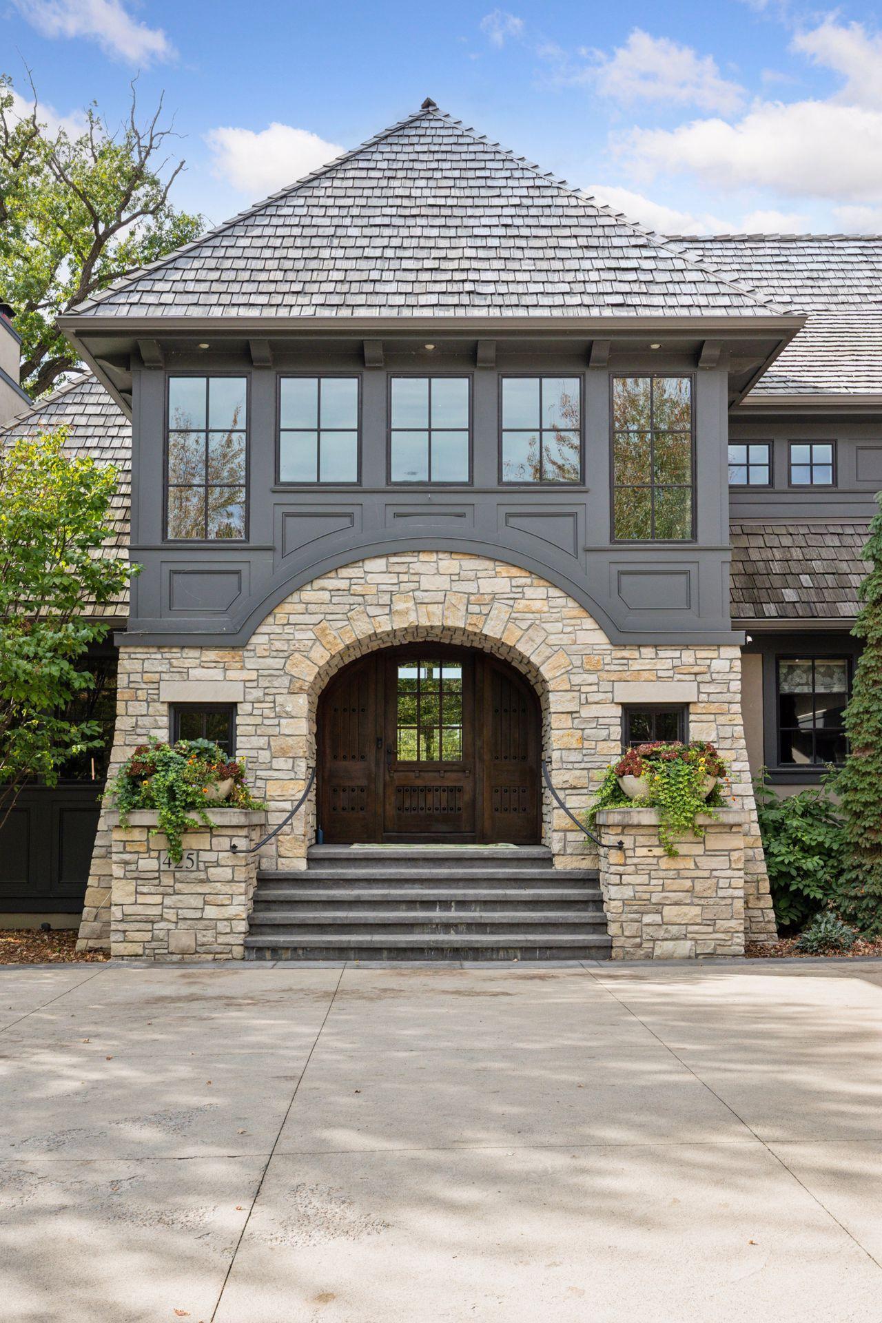 425 Carpenters Point