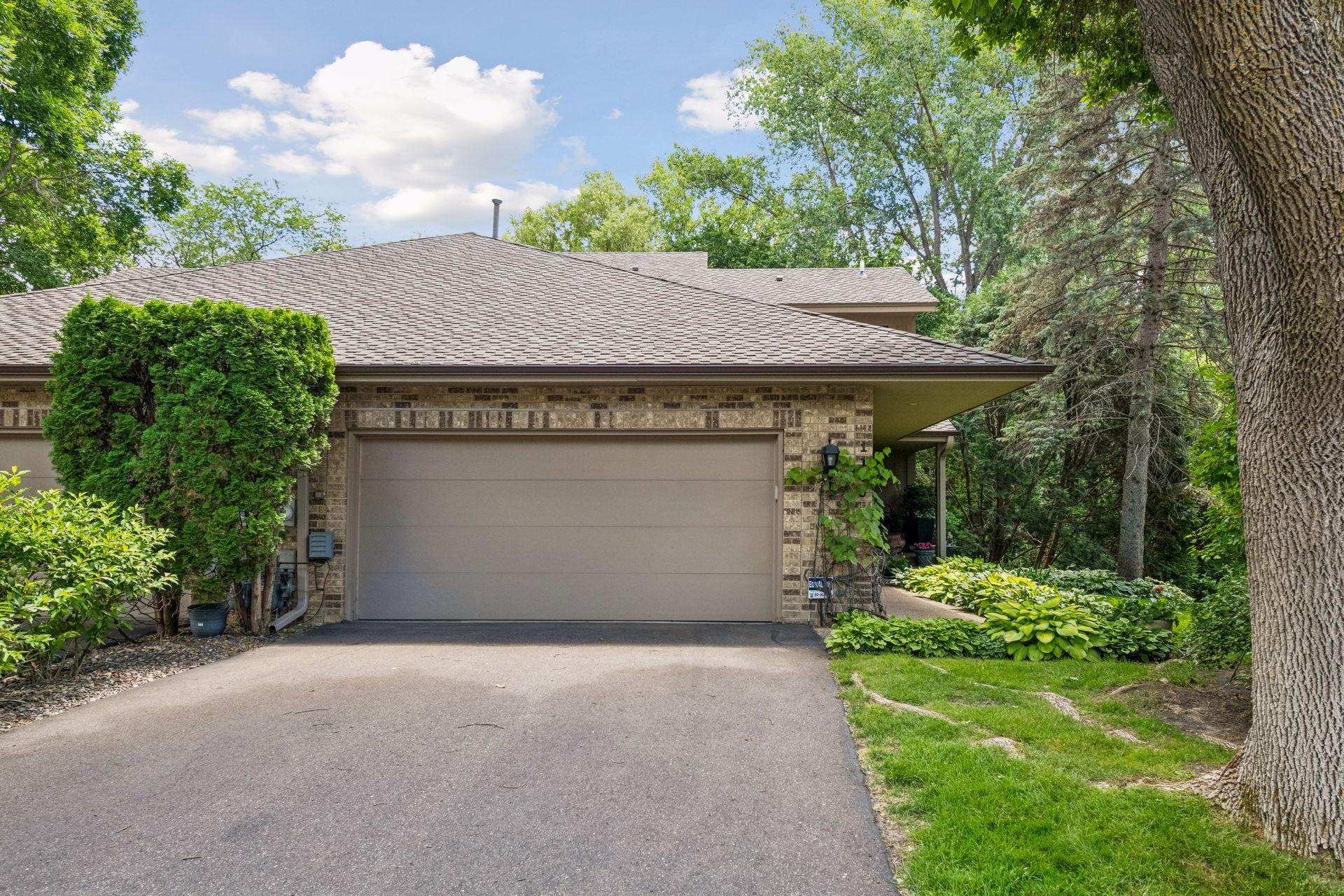1140 Hollybrook Drive