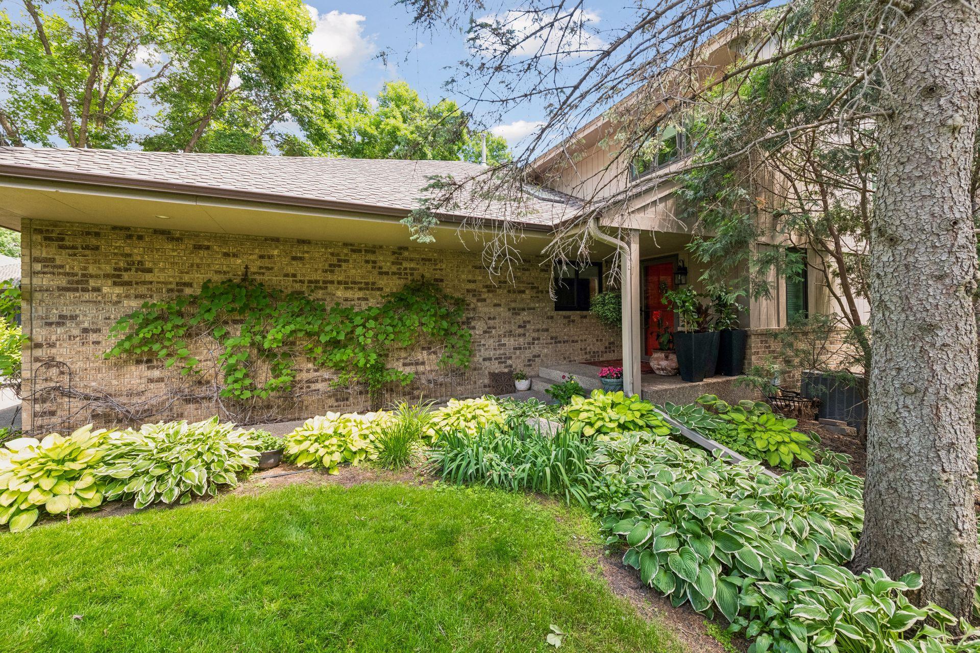 1140 Hollybrook Drive